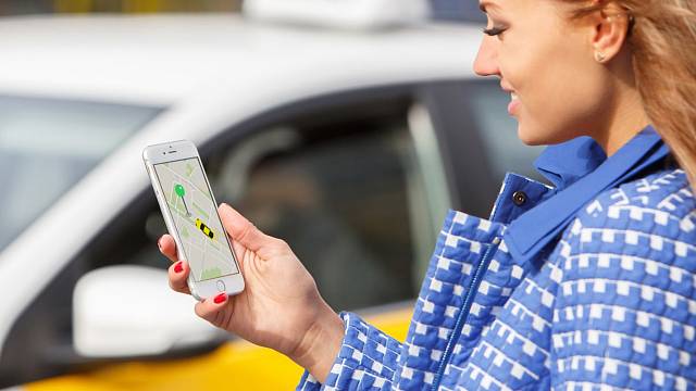 Používání služby Taxify, která je alternativní taxislužbou - podobně jako třeba Uber nebo Liftago
