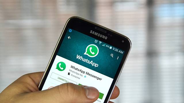 WhatsApp mění podmínky ochrany soukromí. Uživatelská data bude sdílet s Facebookem.