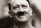Pod vlivem hormonů by se Hitler možná i častěji usmíval.