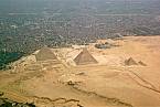 Kolem stavby pyramid panuje dodnes plno záhad.