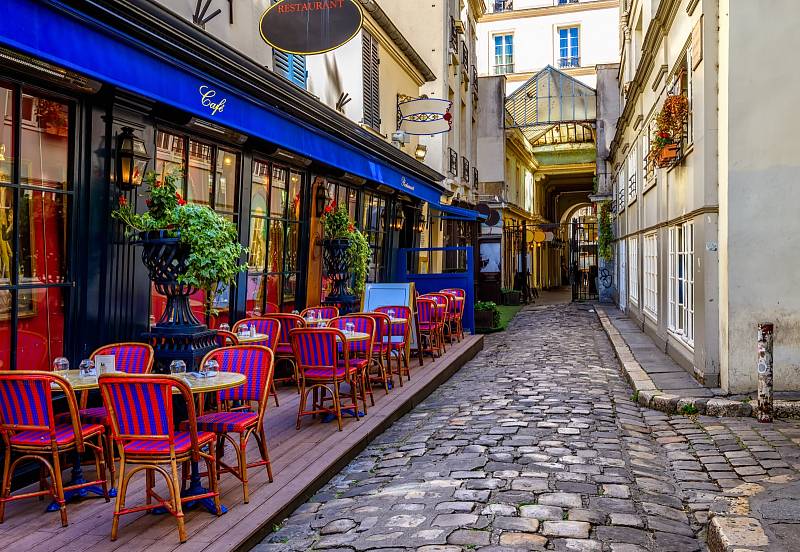 Paříž chce zakázat pronájmy přes Airbnb ve svém centru
