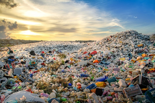Téměř 10 procent odpadu, vyváženého v ekonomicky vyspělých zemích na skládky, dnes tvoří plasty. 