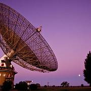 dalekohled CSIRO radioteleskopické observatoře Parkes v Novém Jižním Walesu v Austrálii