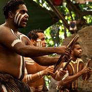 Aboridžinci dnes pořádají kulturní festivaly.