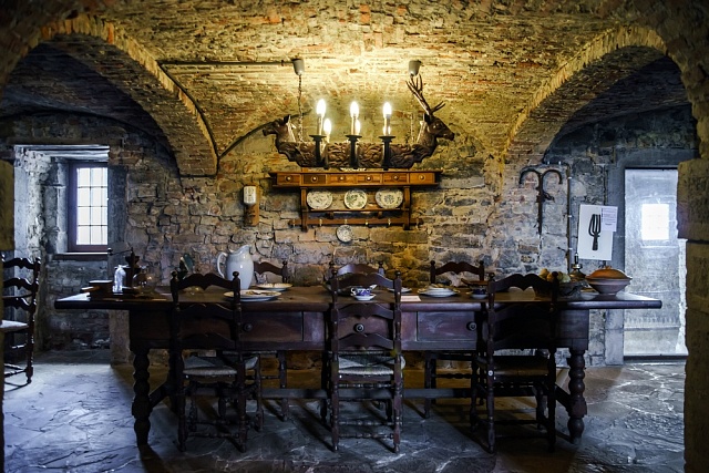 Interiéry středověkého hradu postrádaly nejvíce teplo a světlo