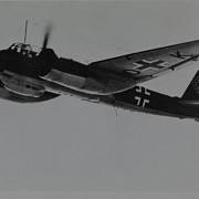 Stíhač Junkers Ju 88. Obdobný napadl bombardér Cyrila Bartona
