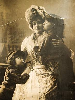 Prababička Elvíry Filipovičové s dětmi v roce 1885