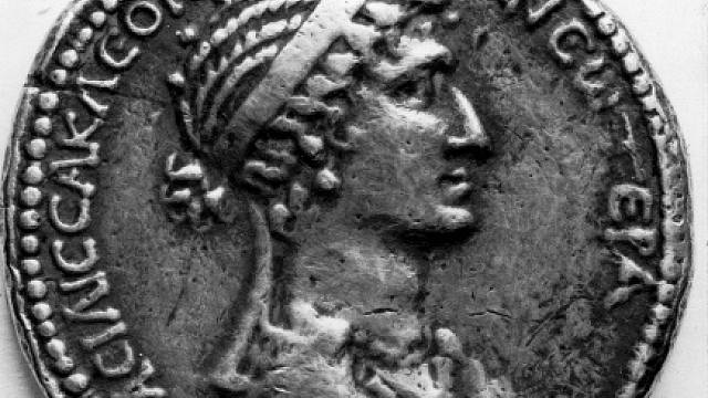 Mince s podobiznou královny Kleopatry