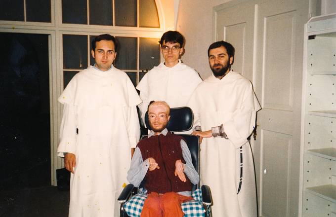 Julek s přáteli, květen 1995, klášter sv. Jiljí, seminář Občanského institutu
