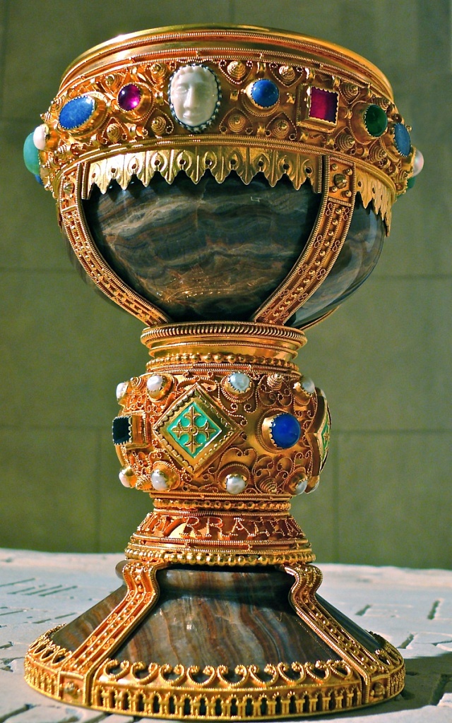 Svatý grál v podobě kalicha, který darovala Doña-Urraca, princezna ze Zamoru (1033–1101), do katedrály v Léonu