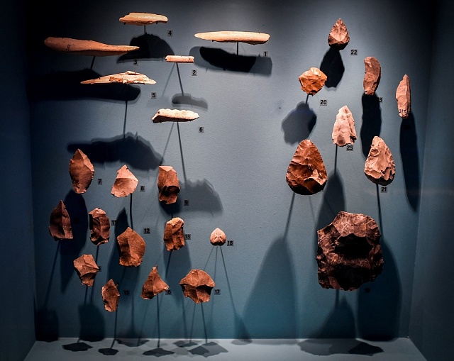Neandertálské nástroje na výstavě v Paříži