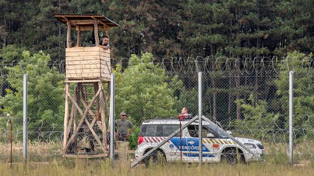 Strážní věž na srbsko-maďarské hranici. Září 2016. 