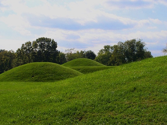 Hopewellské mohyly ze skupiny Mound City v Ohiu