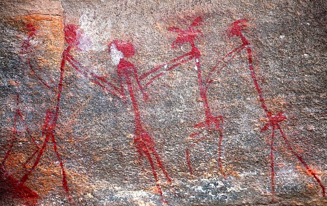 Jeskynní malby na severu Tanzánie.