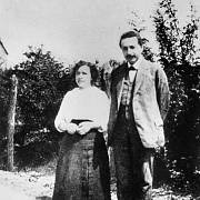 Albert a Mileva Einsteinovi při návštěvě Srbska