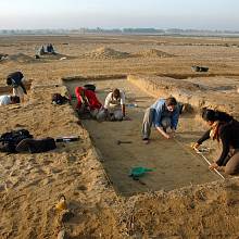 Výkopové práce v egyptské neolitické vesnici