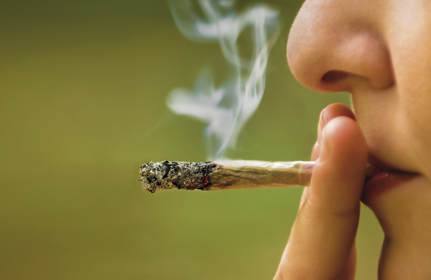 Kouření marihuany zvyšuje riziko sebevraždy, tvrdí nová studie - Deník.cz