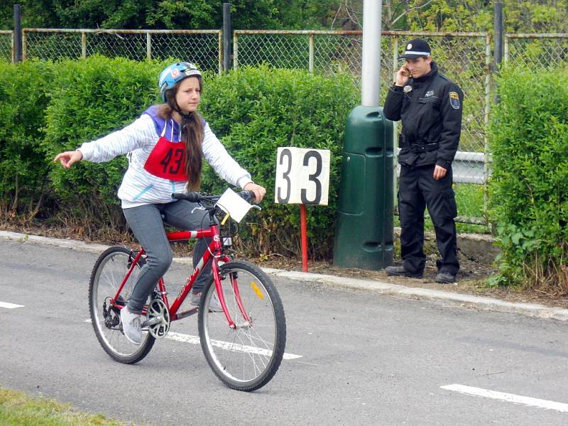 Soutěž mladých cyklistů na dopravním hřišti v Žatci