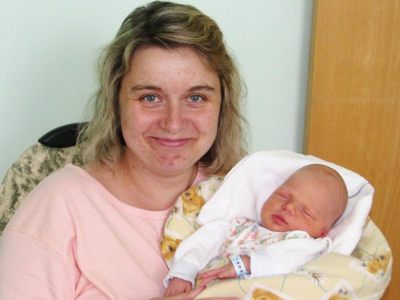 Andree Kučerové z Loun se 18. dubna 2011 v 9:22 hodin v žatecké porodnici narodil syn Adam Tvrdík. Vážil 3,52 kg, měřil 51 centimetrů.