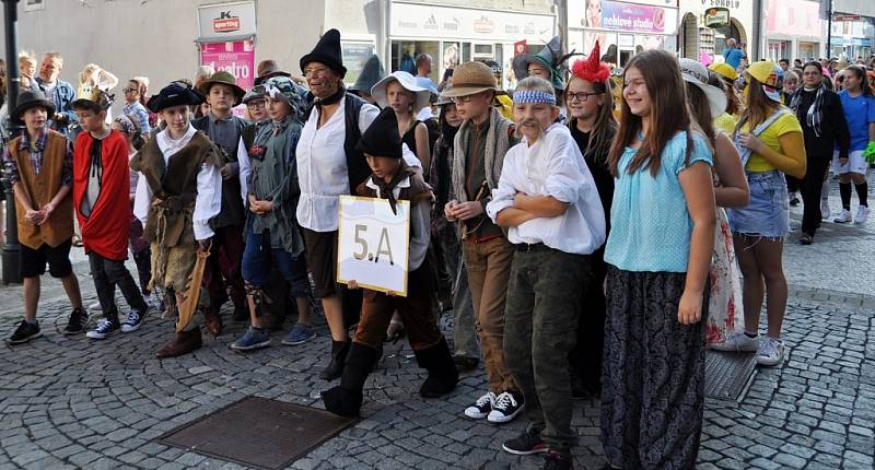 Oslavy a průvod k výročí 150 let lounské ZŠ Komenského