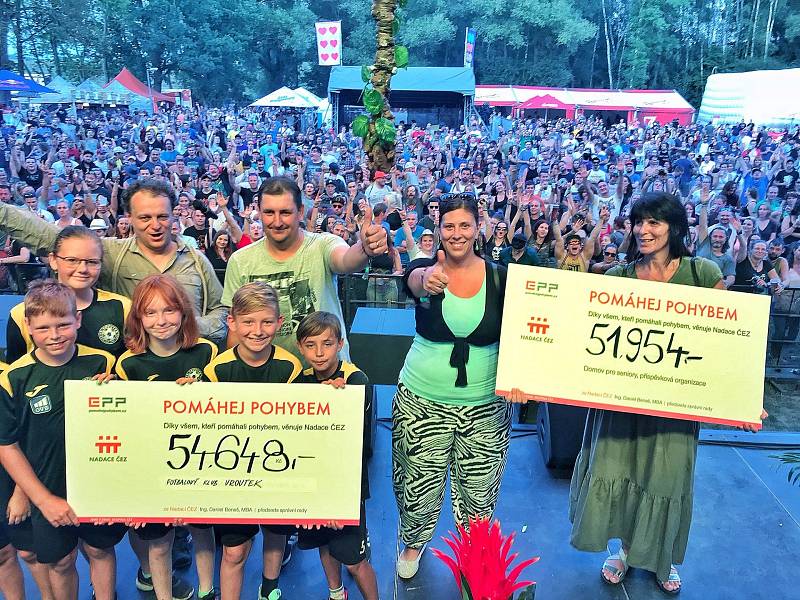 Slavnostní předání na hlavní stage před koncertem Skyline