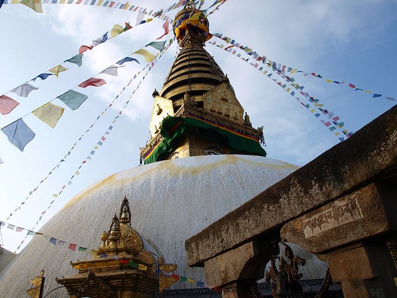 Boudhanath, největší buddhistická stupa v Káthmandú, hlavním městě Nepálu. Pomodlit se sem chodí spousta lidí