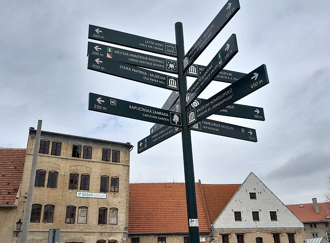 Město Žatec, vesnice Stekník a Trnovany a okolní chmelařská krajina jsou na seznamu světového dědictví UNESCO.