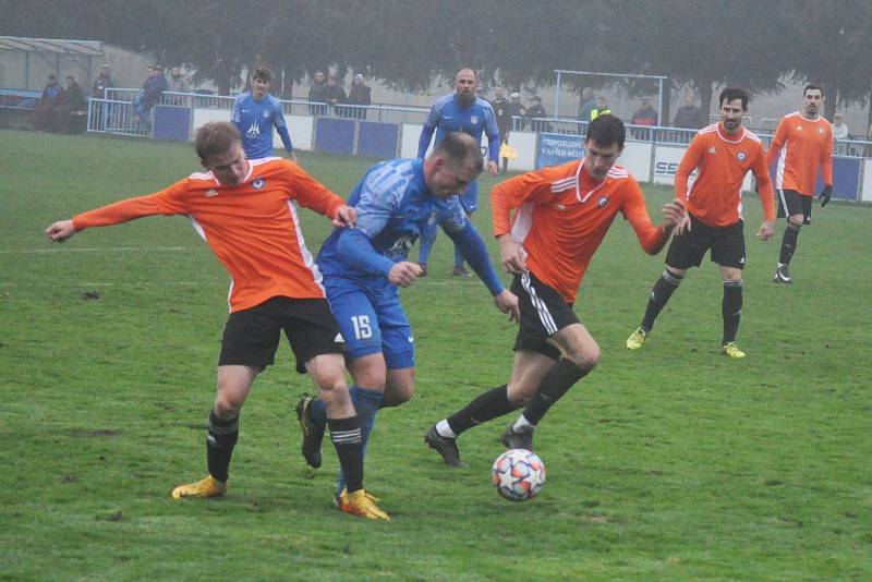 FK SEKO Louny (v modrém) - SK Újezd Praha 4 1:1 (0:1).