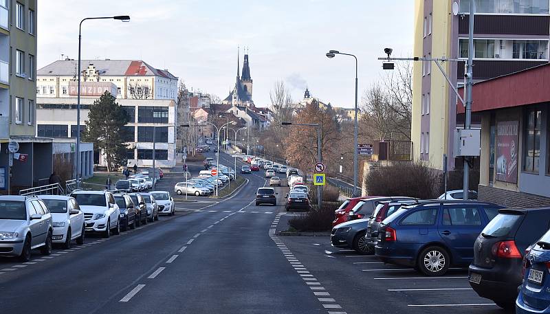 V Lounech se od nového roku začalo s měřením rychlosti aut radarem. Jedno z míst je v Husově ulici u pošty.