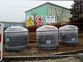 U Základní školy Jižní v Žatci se v tomto týdnu objevily nové kontejnery na tříděný odpad.