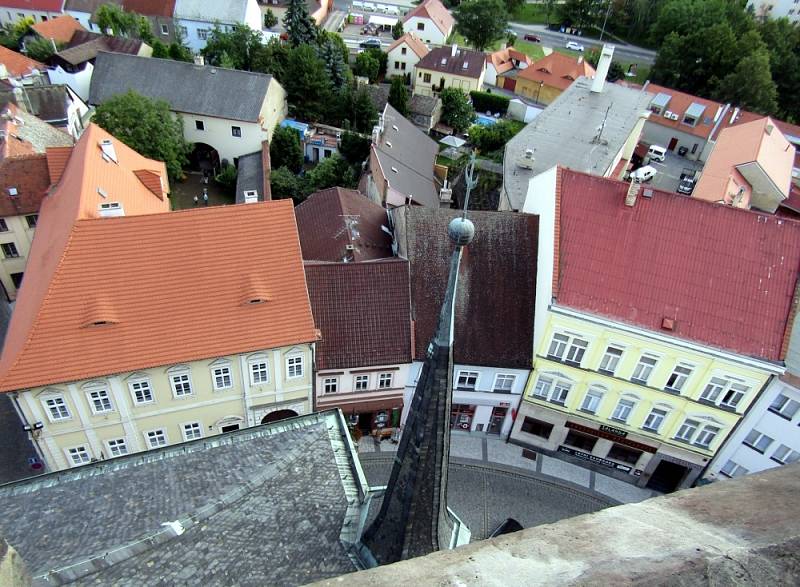 Z věže kostela sv. Mikuláše máte Louny jako na dlani.