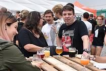 Dobré jídlo a pití přilákaly na festival v lounském pivovaru mnoho lidí.