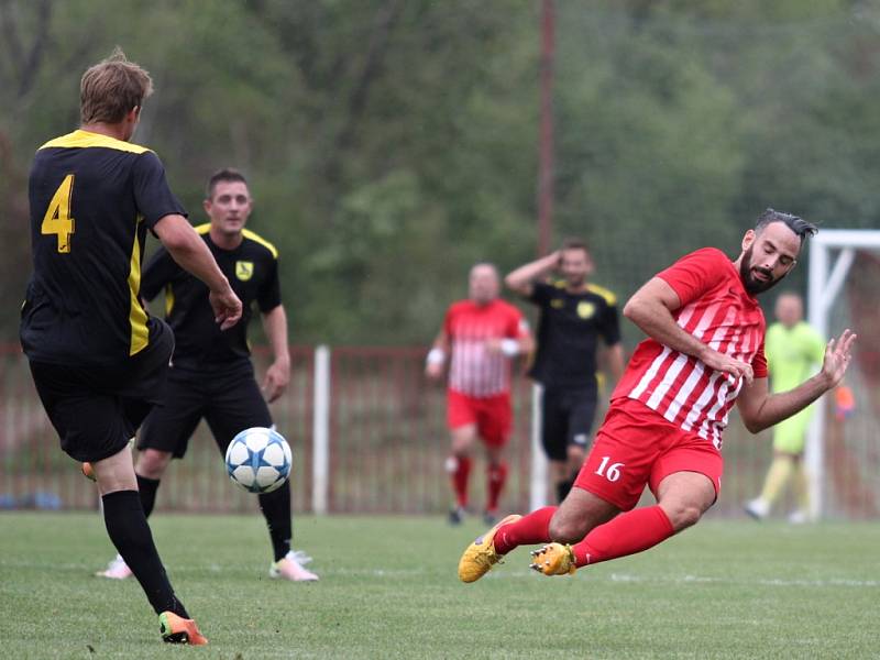 Utkání Ledvic (v červeném) proti Havranu Kryry