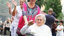 Marie Fousová oslavila v žateckém domově pro seniory krásný a úctyhodný věk sto jedna let