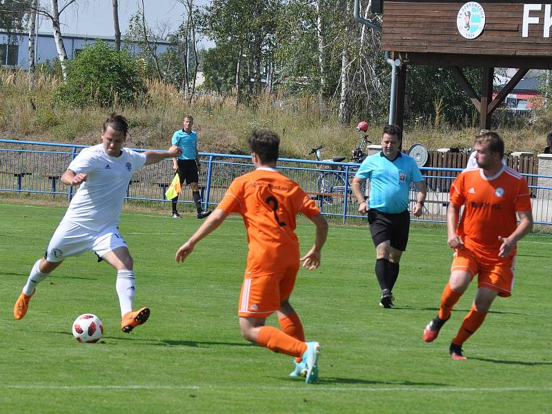 Fotbalisté Dobroměřic (v bílém) přehráli v přípravě další celek z krajského přeboru a navíc s nulou.