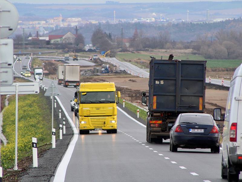 Provoz u Postoloprt se přesunul na novou silnici, z té původní bude dálnice D7.