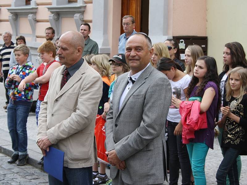 Radovan Šabata, starosta Loun (vlevo), a Oldřich Látal, předseda Židovské obce Teplice, pod niž Lounsko spadá.