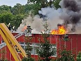 Požár střechy základní školy v Podbořanech