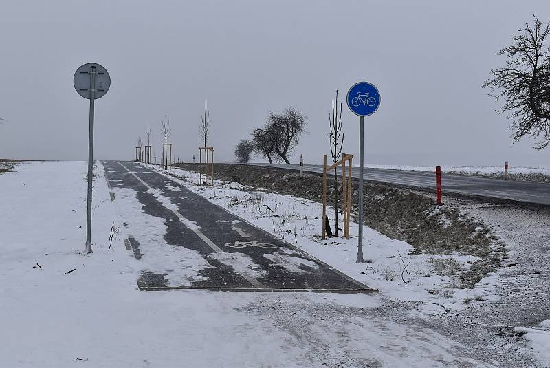 Mezi Vroutkem a Podbořany vyrostla nová cyklostezka.