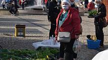 Na náměstí Svobody v Žatci v pátek 15. května po koronavirové pauze proběhly farmářské trhy.