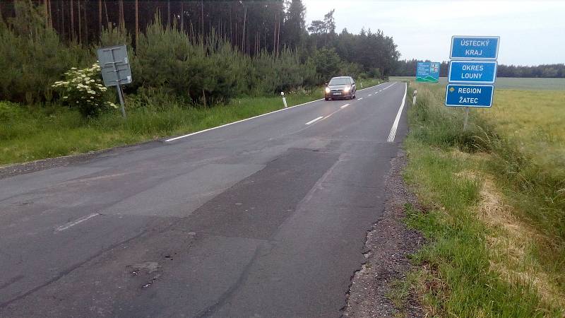 Silnice Žatec - Rakovník je v Ústeckém kraji opravená, ve Středočeském na rekonstrukci zatím čeká.