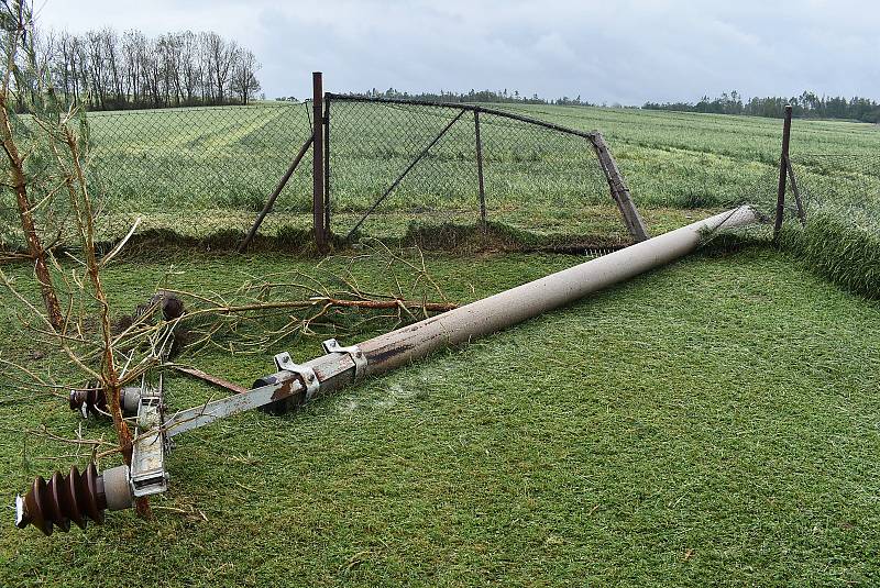 Následky ničivé bouře a tornáda ve Stebně, pátek 25. června 2021.