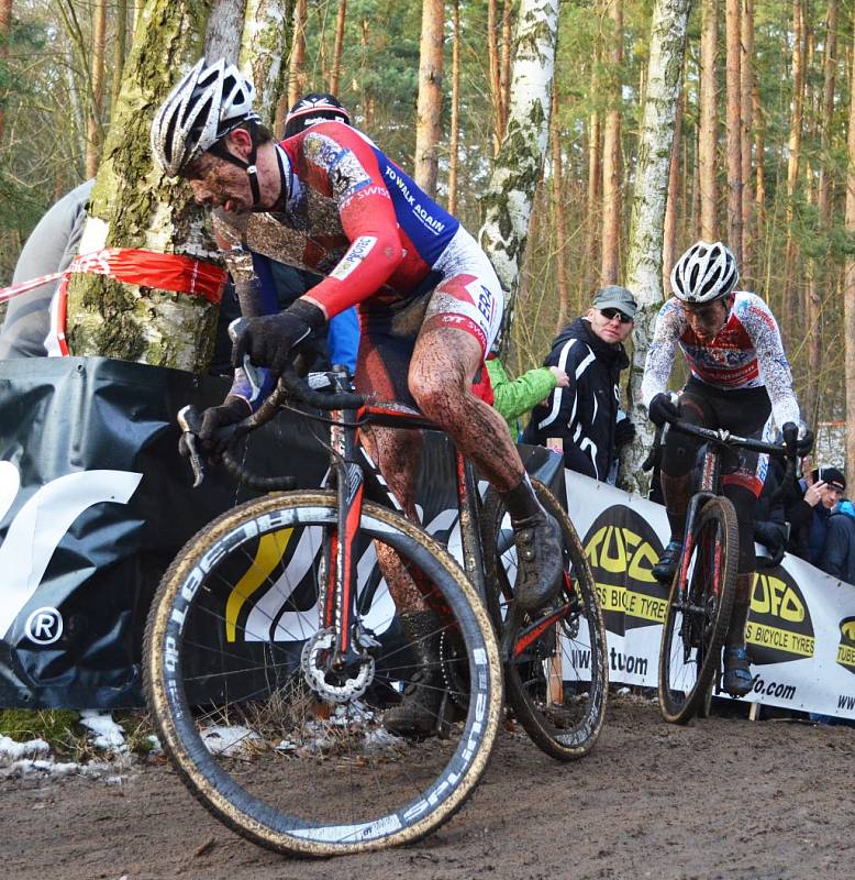 MČR v cyklokrosu 2016 v Kolíně. Na čele vítězný Radomír Šimůnek.