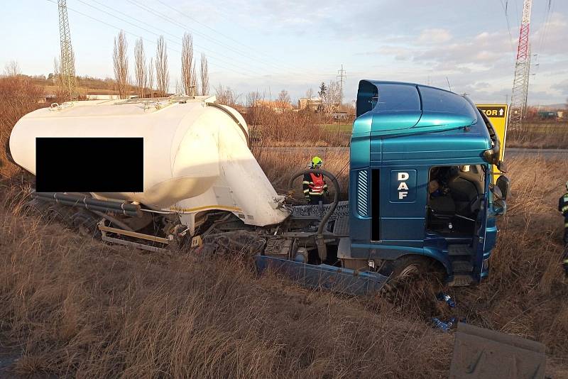 Vážná dopravní nehoda na dálnici D7 mezi Louny a Postoloprty. 18. února 2022.