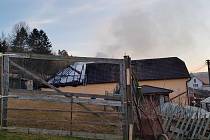 Požár stodoly a domu v Divicích