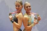MEDAILISTKY Z LOUN. Karolína Jánská (vlevo) a Adéla Citová společně vybojovaly stříbro, Citová pak obhájila v hlavní kategorii žen zlato.