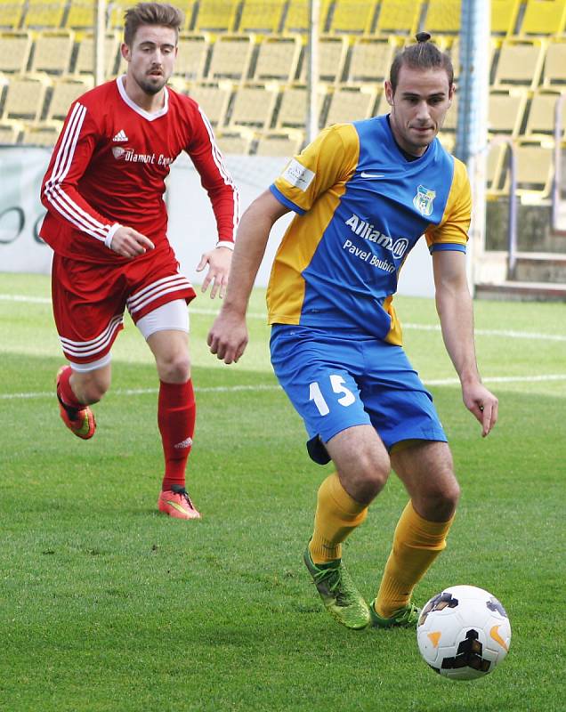 Fotbalisté Blšan porazili Neštěmice (v červeném) 5:0.