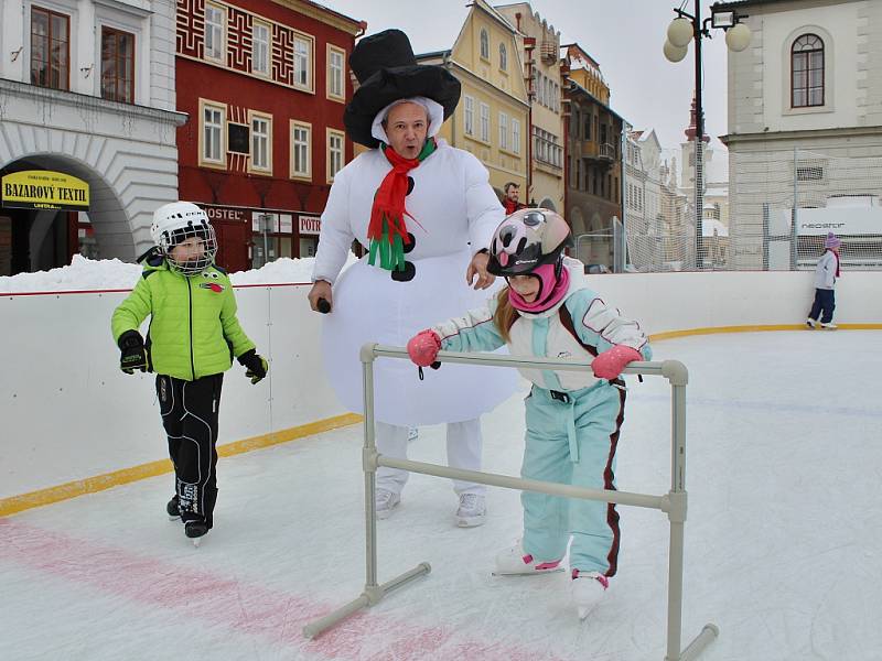 Prázdninový program na kluzišti před žateckou radnicí