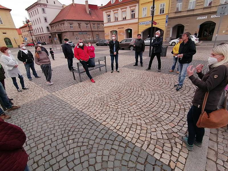 Demonstrace proti prezidentu Miloši Zemanovi v Žatci