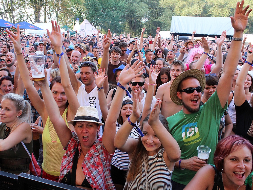 Tisíce návštěvníků dorazily na hudební festival do Vroutku - Žatecký a  lounský deník